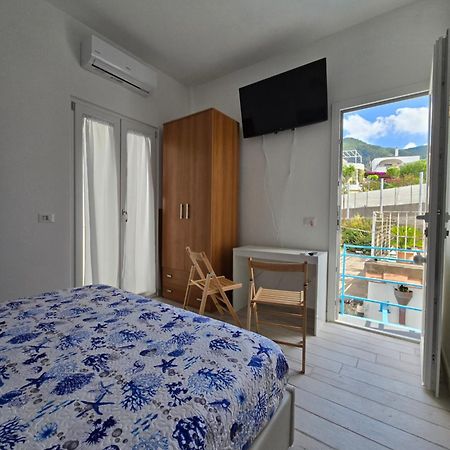 La Casa Di Giuliana Primo Piano Con Balcone Ischia Exterior foto