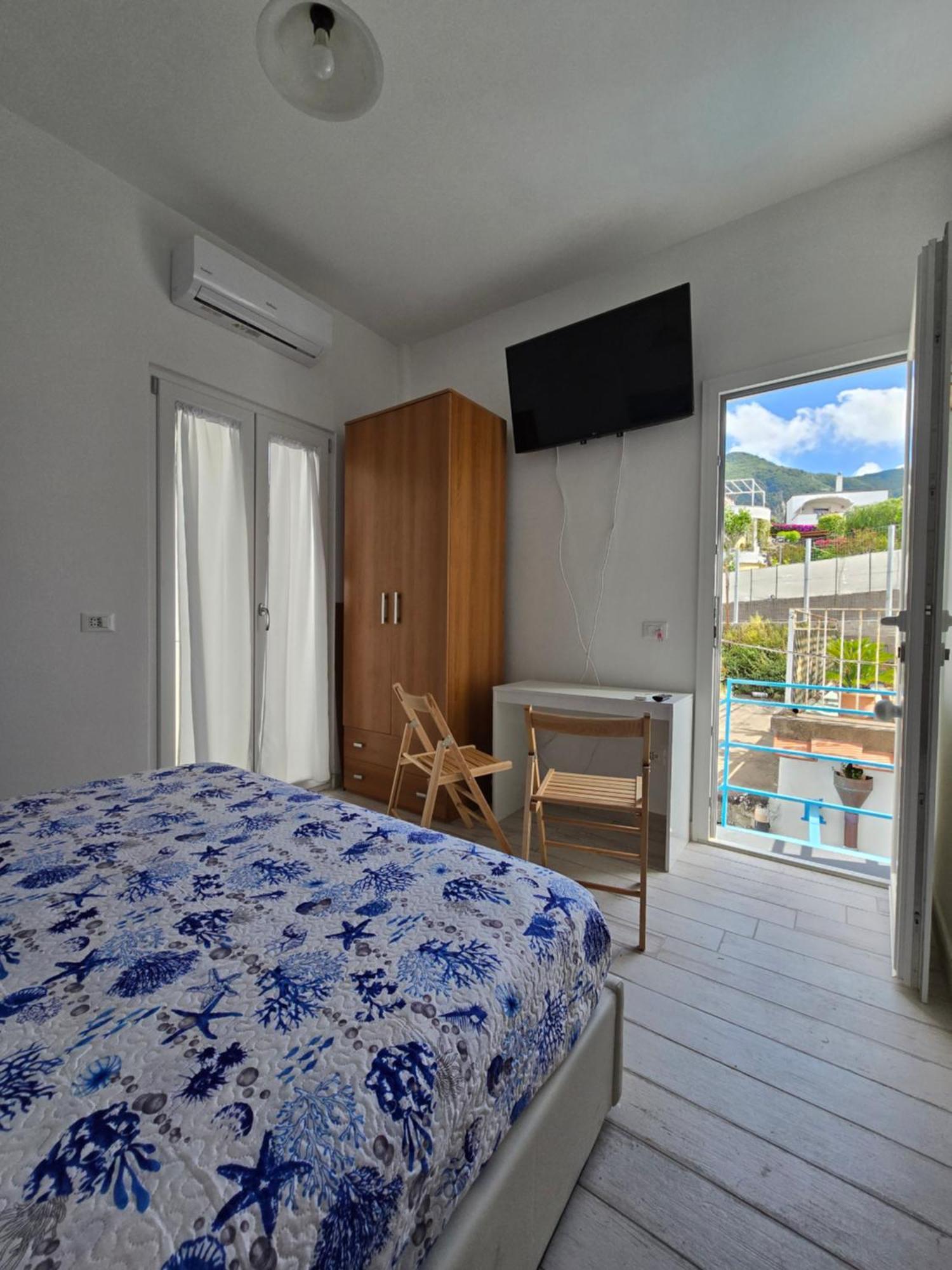 La Casa Di Giuliana Primo Piano Con Balcone Ischia Exterior foto