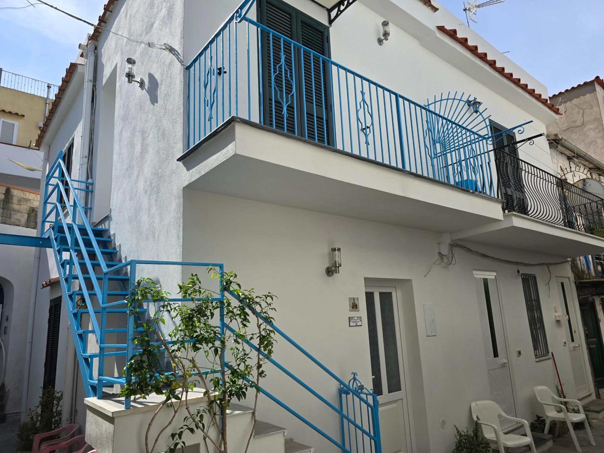 La Casa Di Giuliana Primo Piano Con Balcone Ischia Exterior foto