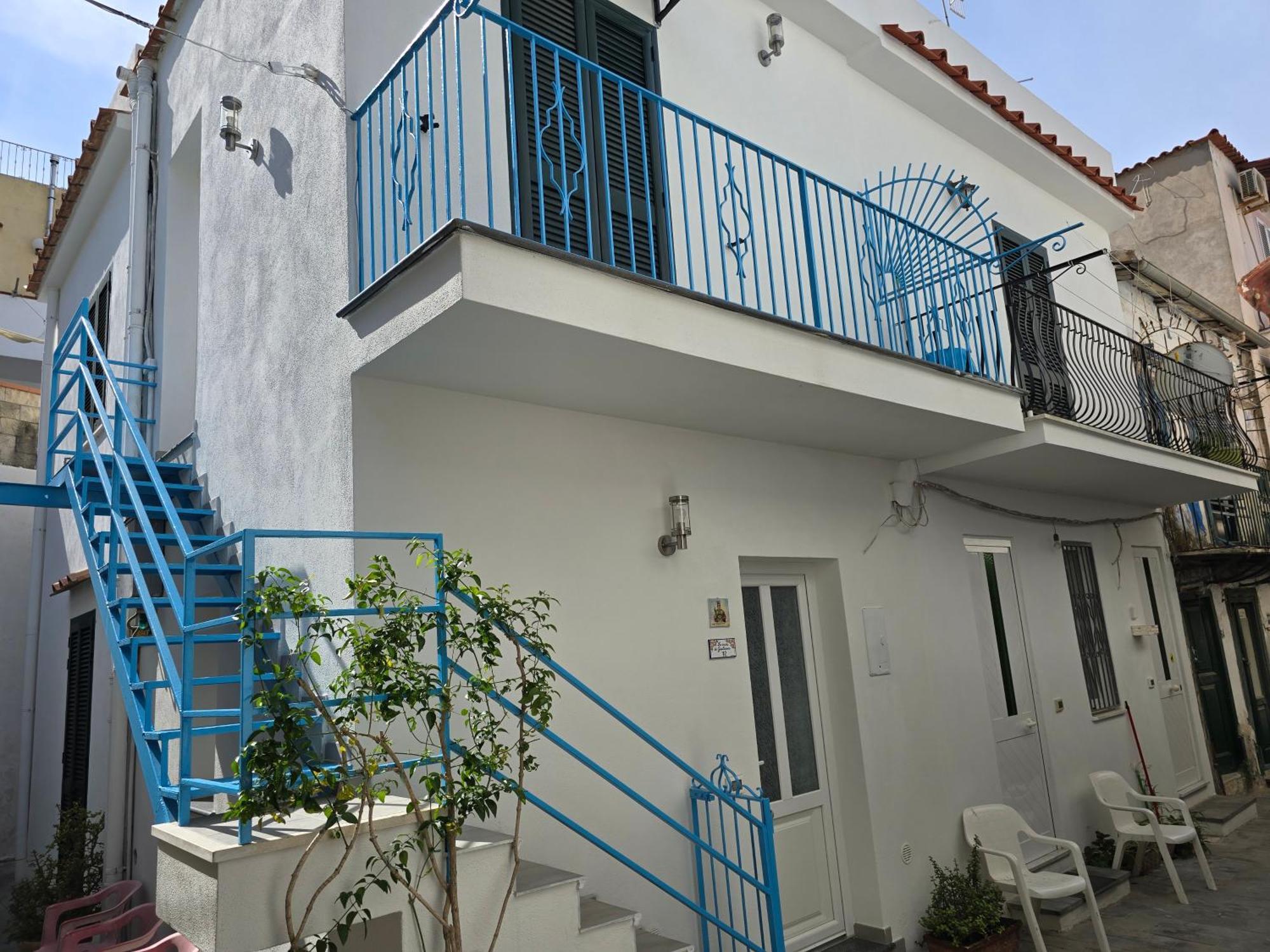 La Casa Di Giuliana Primo Piano Con Balcone Ischia Exterior foto